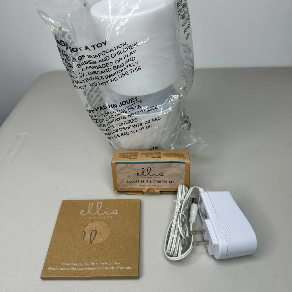 Ellia Soothe Aroma Diffuser by Homedics with Essential Oils White NWOT